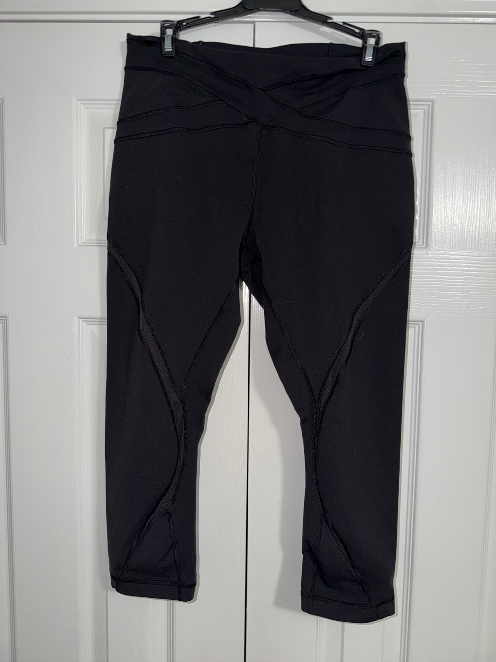 Black Lululemon Cropped Leggings